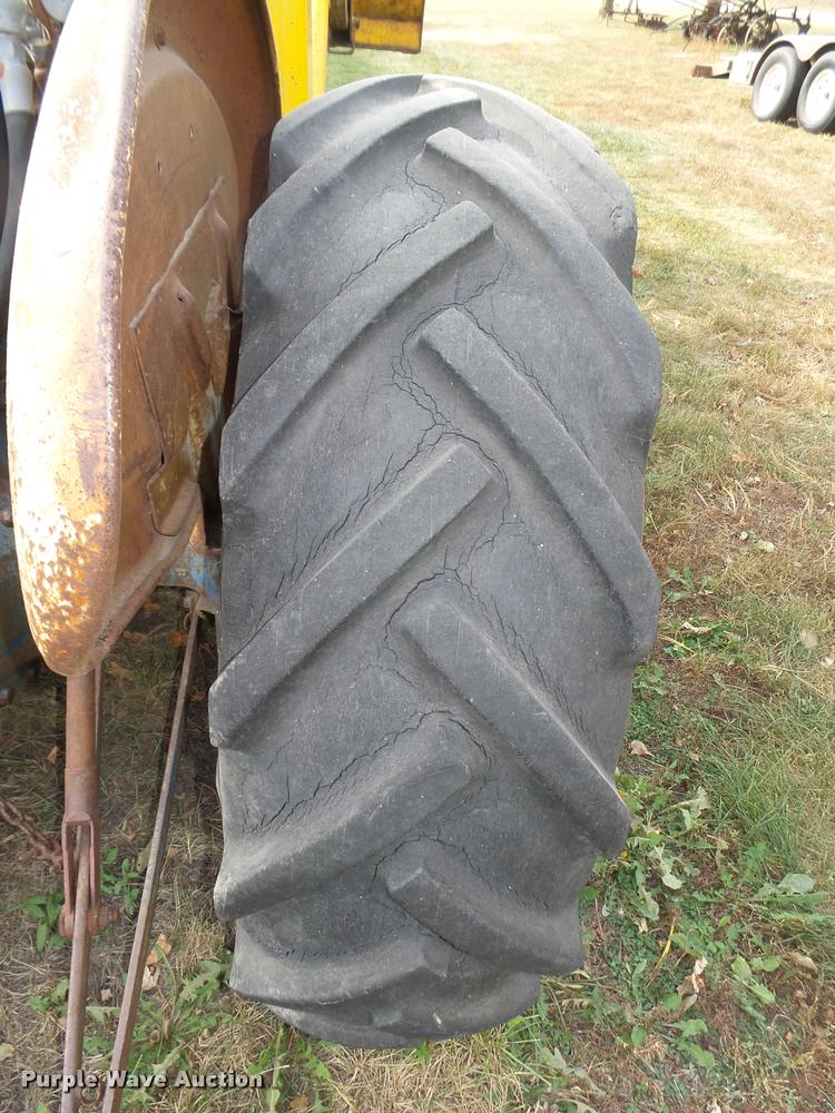 image for item L4105 Ford 4000 utility tractor