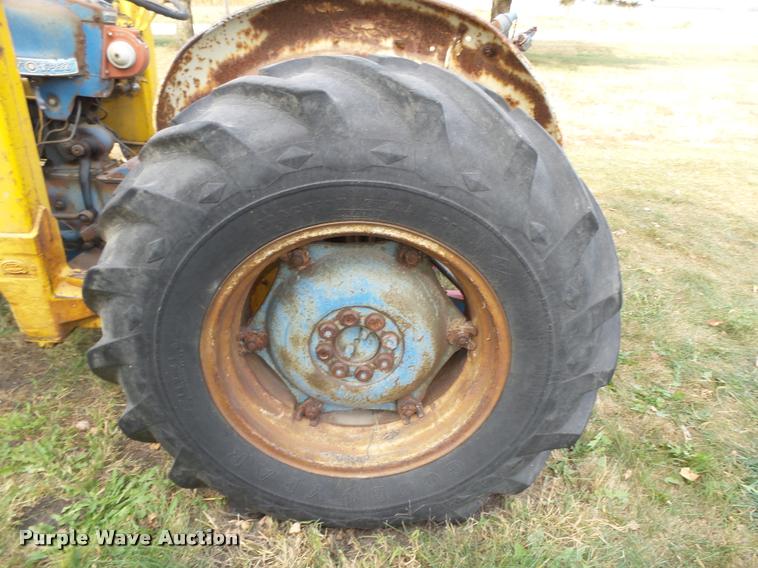 image for item L4105 Ford 4000 utility tractor