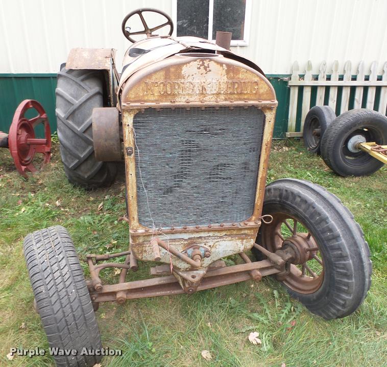 image for item L4109 1928 McCormick-Deering 10-20 tractor
