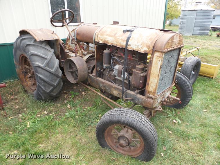 image for item L4109 1928 McCormick-Deering 10-20 tractor