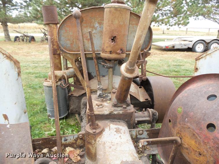 image for item L4109 1928 McCormick-Deering 10-20 tractor