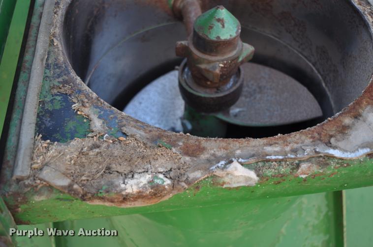 image for item L5007 John Deere 500 grain cart