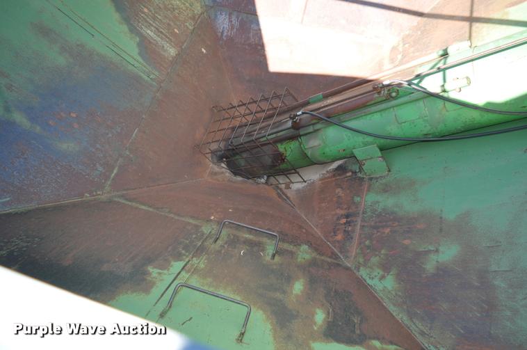 image for item L5007 John Deere 500 grain cart