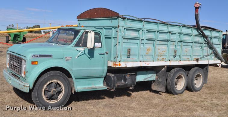 image for item L5021 1969 GMC grain truck