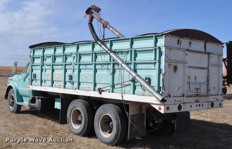 image for item L5021 1969 GMC grain truck