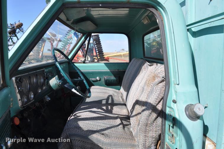 image for item L5021 1969 GMC grain truck
