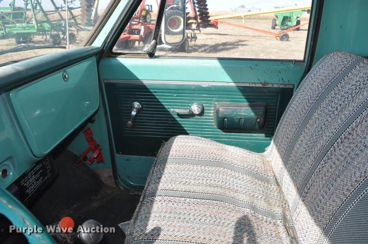 image for item L5021 1969 GMC grain truck