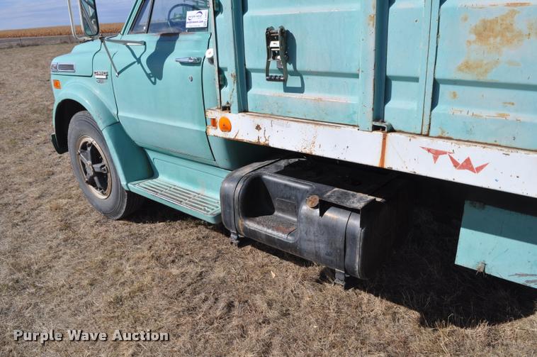 image for item L5021 1969 GMC grain truck