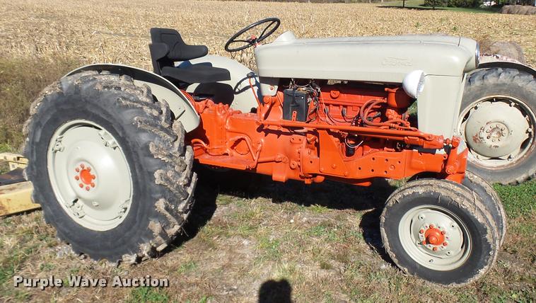 image for item L7151 1955 Ford 960 tractor