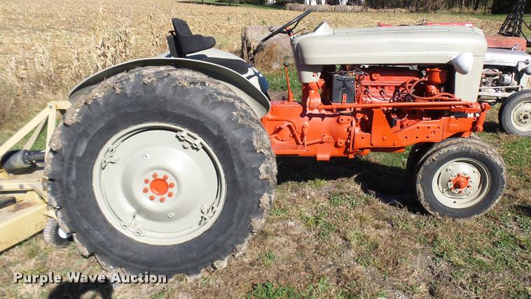 image for item L7151 1955 Ford 960 tractor