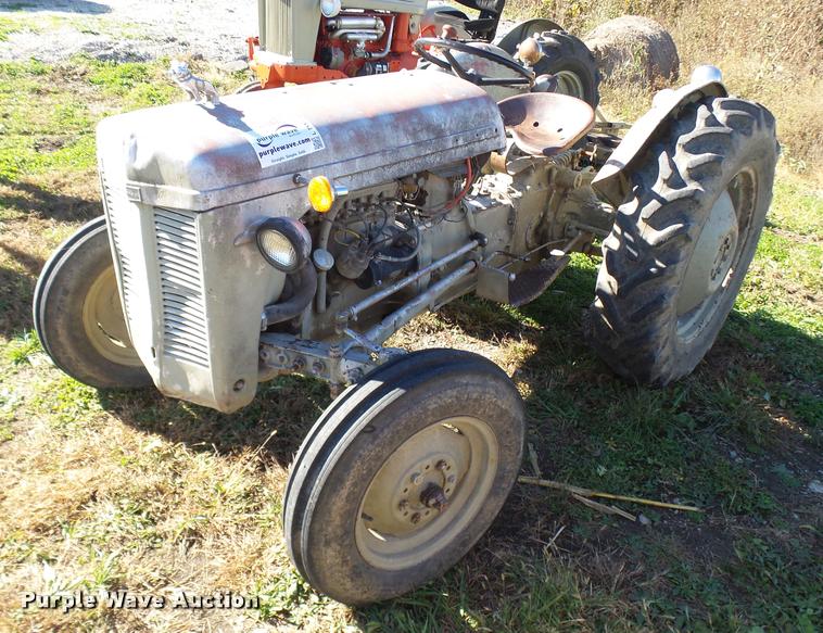 image for item L7153 1950 Massey-Ferguson T020 tractor