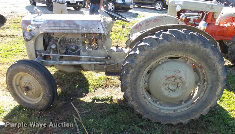 image for item L7153 1950 Massey-Ferguson T020 tractor