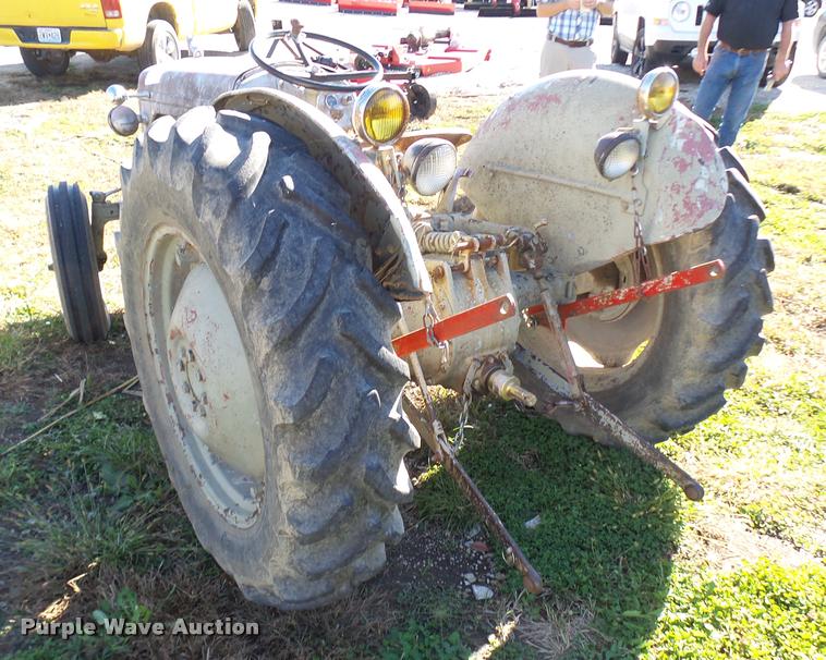 image for item L7153 1950 Massey-Ferguson T020 tractor