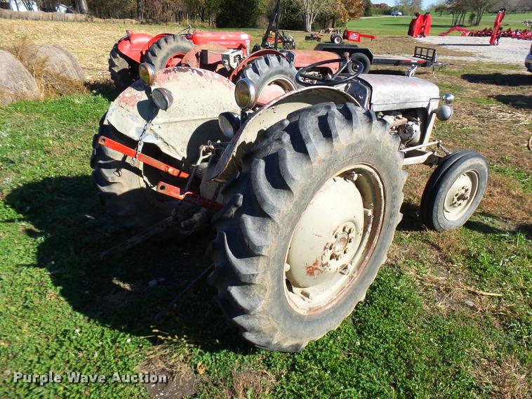 image for item L7153 1950 Massey-Ferguson T020 tractor