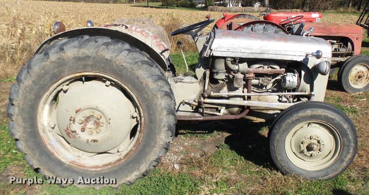 image for item L7153 1950 Massey-Ferguson T020 tractor