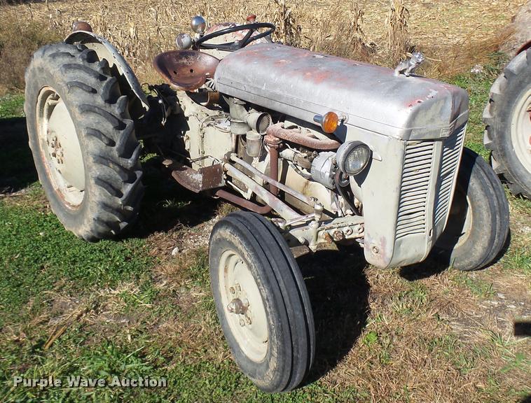 image for item L7153 1950 Massey-Ferguson T020 tractor