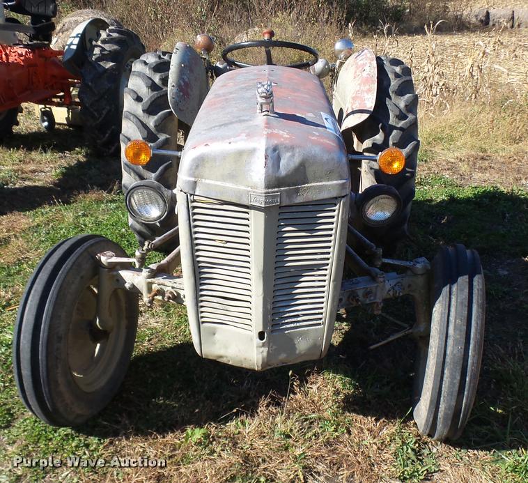 image for item L7153 1950 Massey-Ferguson T020 tractor