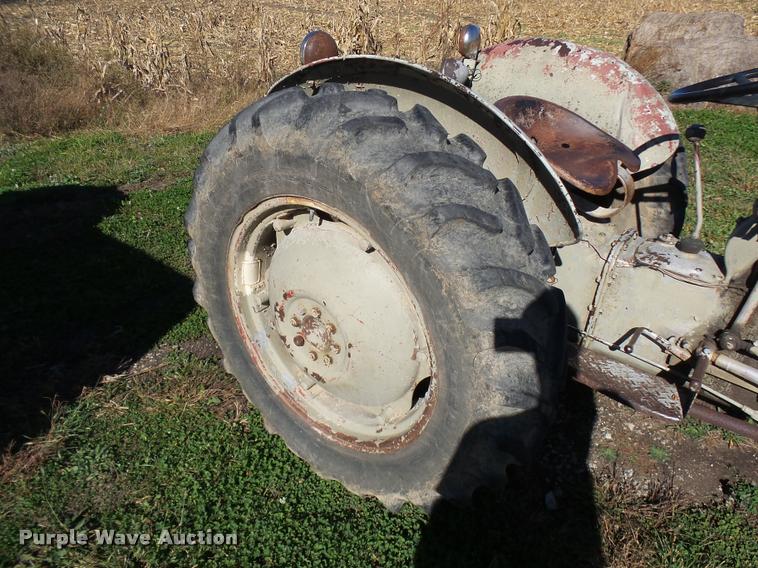 image for item L7153 1950 Massey-Ferguson T020 tractor
