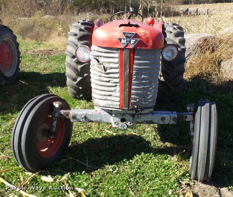 image for item L7154 1961 Massey-Ferguson 65 tractor