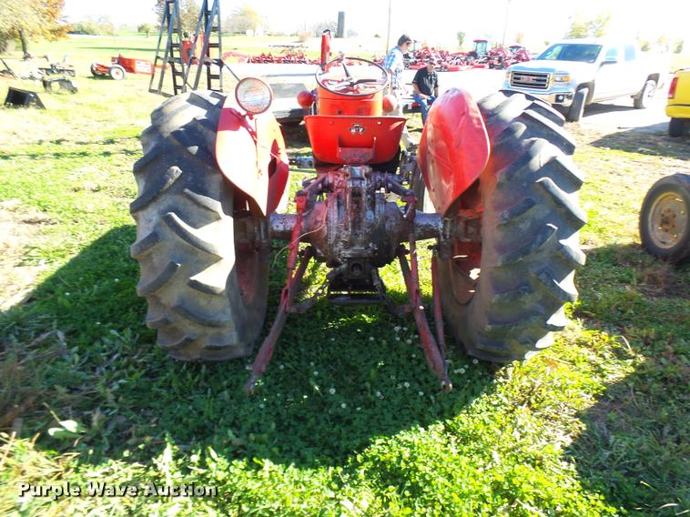 image for item L7154 1961 Massey-Ferguson 65 tractor
