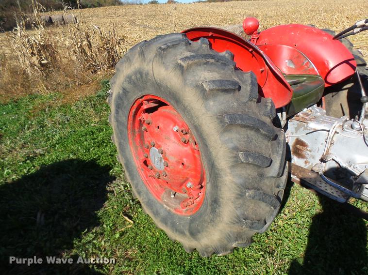 image for item L7154 1961 Massey-Ferguson 65 tractor