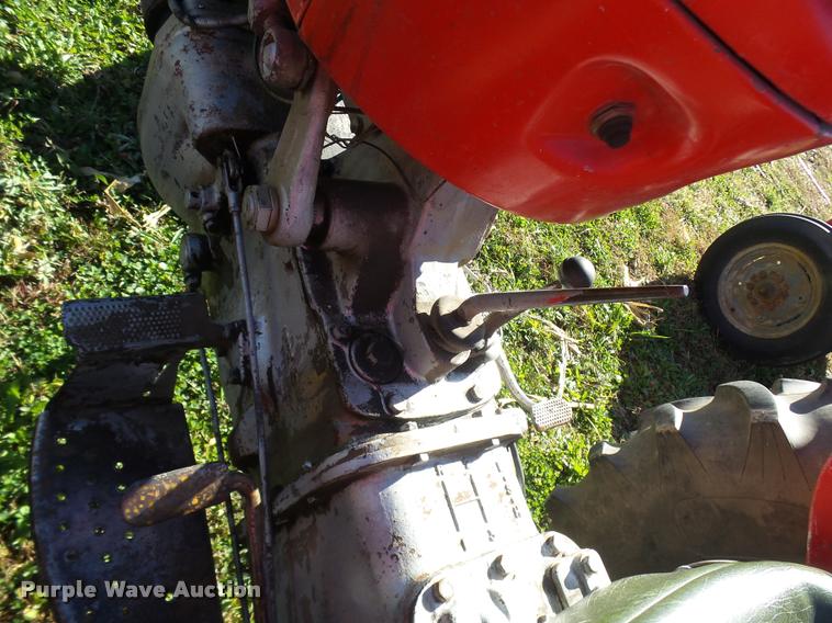 image for item L7154 1961 Massey-Ferguson 65 tractor