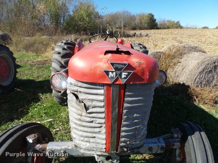 image for item L7154 1961 Massey-Ferguson 65 tractor