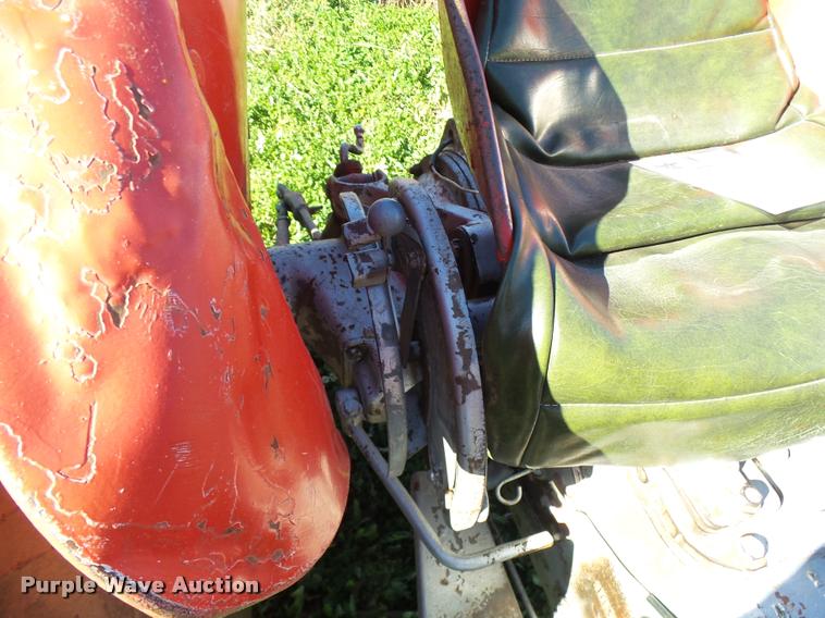 image for item L7154 1961 Massey-Ferguson 65 tractor