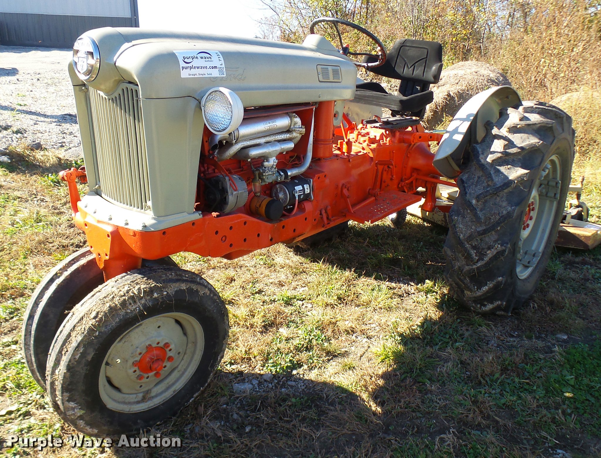 1955 Ford 960 tractor in Lawson, MO Item L7151 sold Purple Wave
