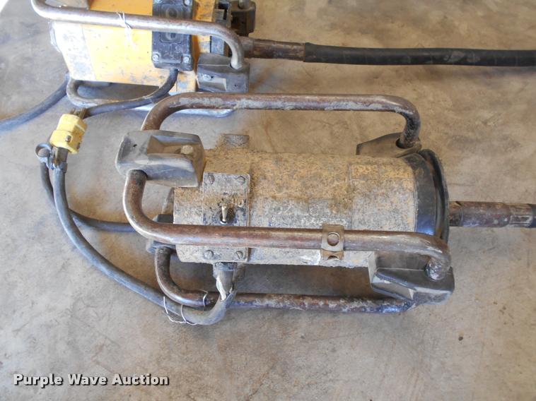 image for item AH9879 (4) concrete vibrators/whips