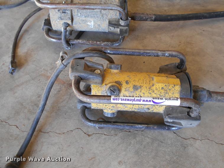 image for item AH9879 (4) concrete vibrators/whips