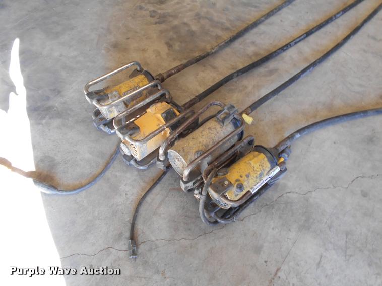 image for item AH9879 (4) concrete vibrators/whips