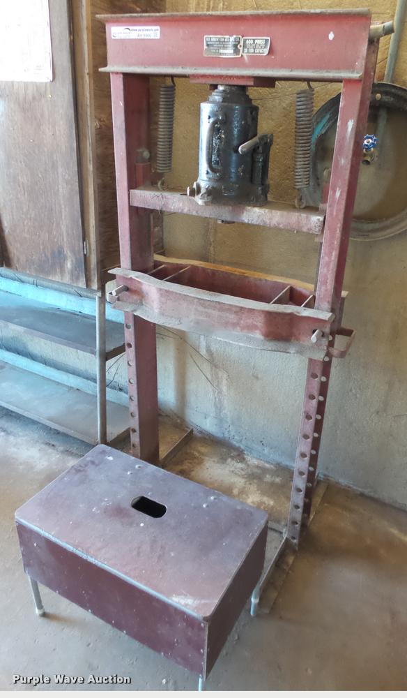 image for item AH9900 Red Arrow press