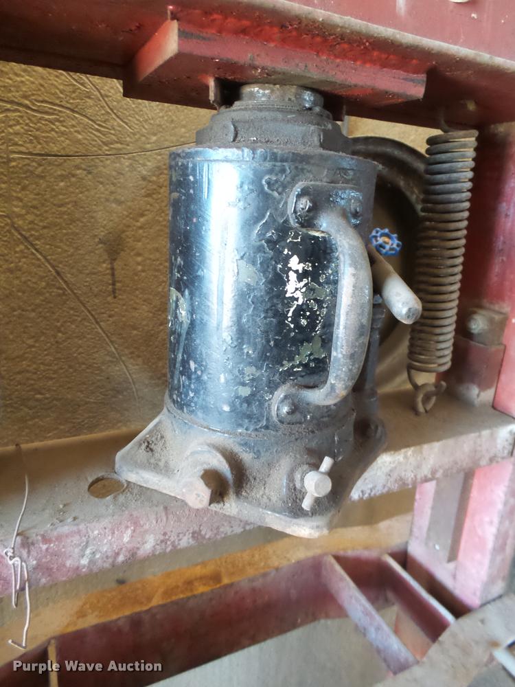 image for item AH9900 Red Arrow press