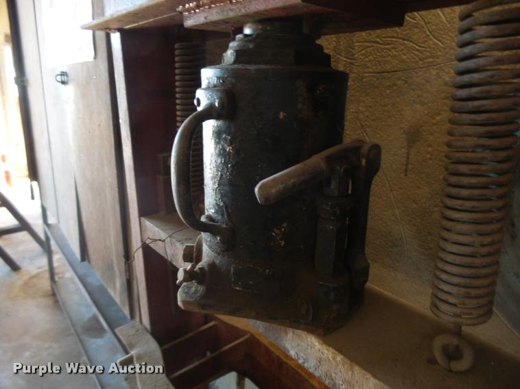 image for item AH9900 Red Arrow press