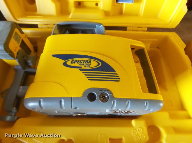 image for item AH9928 Spectra LL400 laser level