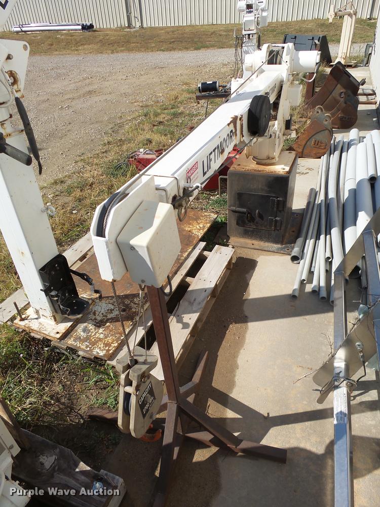 image for item AH9961 Liftmoore 2700AR truck crane