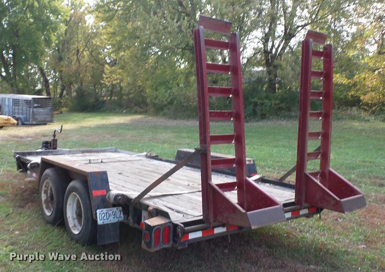 image for item AX9059 2006 Towmaster Trail King T-14DP equipment trailer