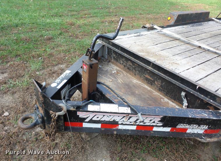 image for item AX9059 2006 Towmaster Trail King T-14DP equipment trailer