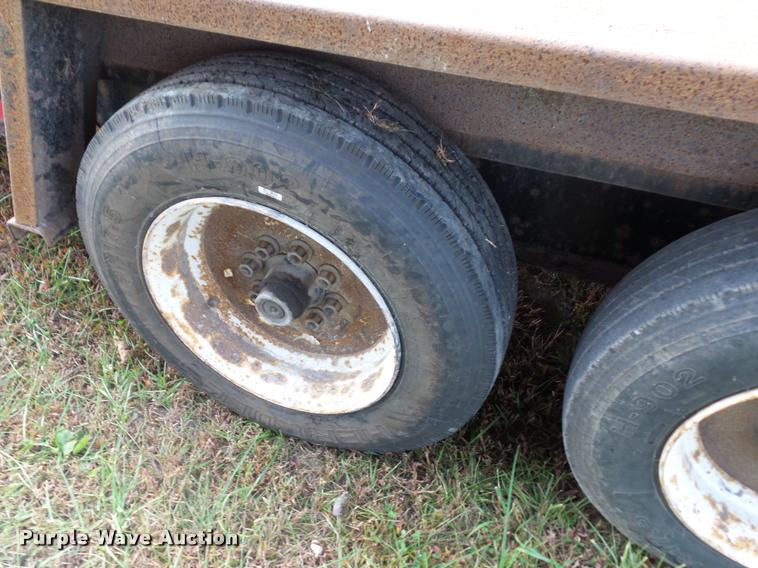 image for item AX9059 2006 Towmaster Trail King T-14DP equipment trailer