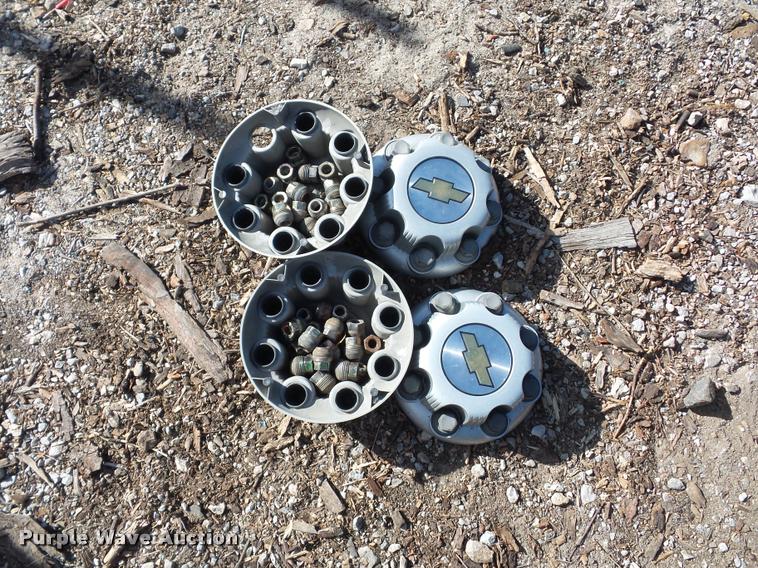 image for item BG9501 (4) 245/75R16 tires and wheels