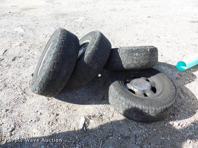 image for item BG9600 (4) 255/70R16 tires and wheels