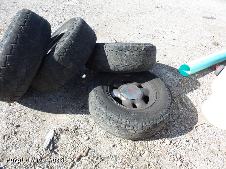 image for item BG9600 (4) 255/70R16 tires and wheels