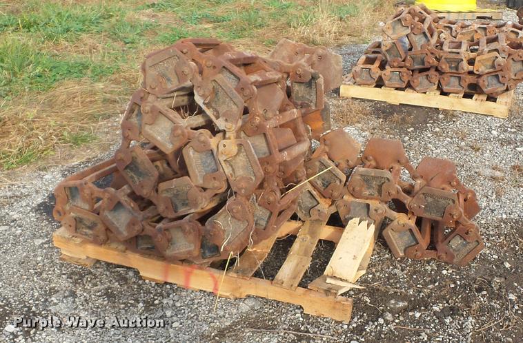 image for item BG9604 Grouser steel skid steer tracks