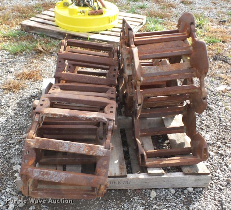 image for item BG9607 Grouser steel skid steer tracks