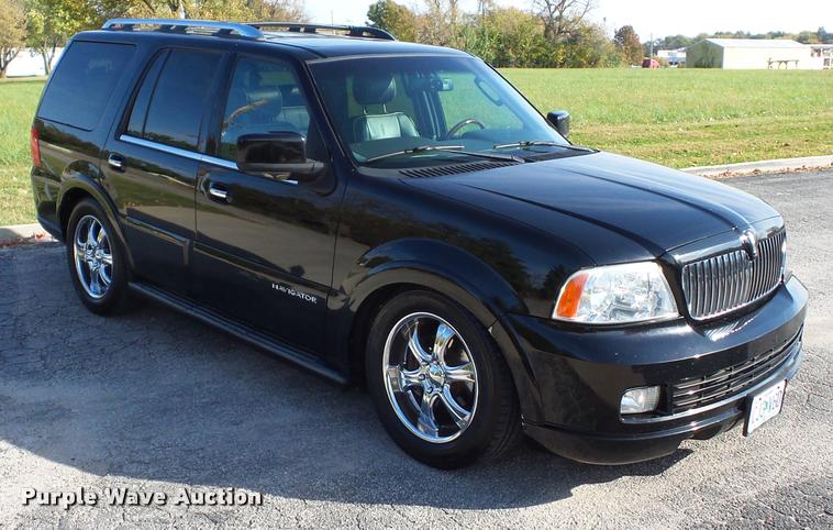 image for item BG9610 2006 Lincoln Navigator SUV