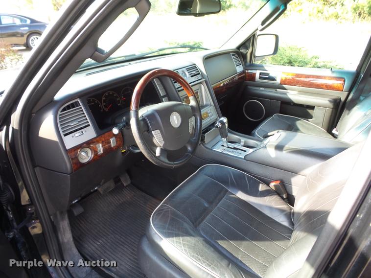 image for item BG9610 2006 Lincoln Navigator SUV