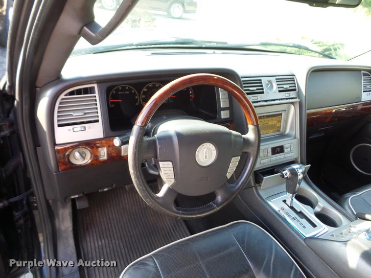 image for item BG9610 2006 Lincoln Navigator SUV