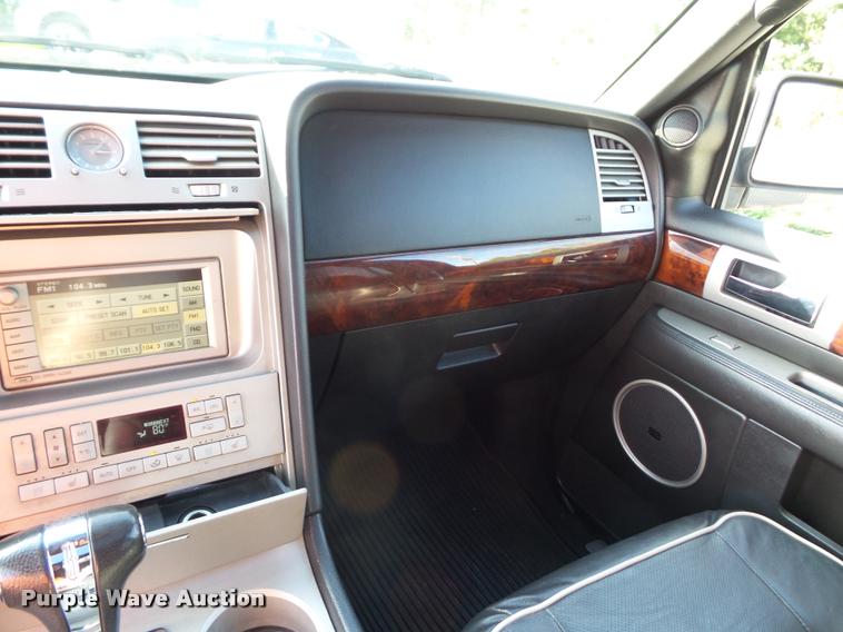 image for item BG9610 2006 Lincoln Navigator SUV