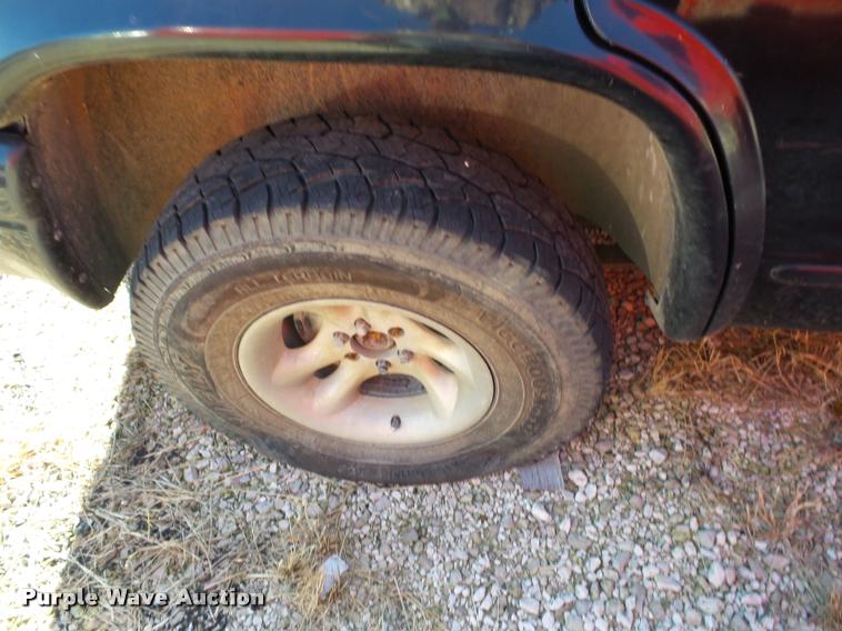 image for item BG9647 2000 Dodge Durango SUV